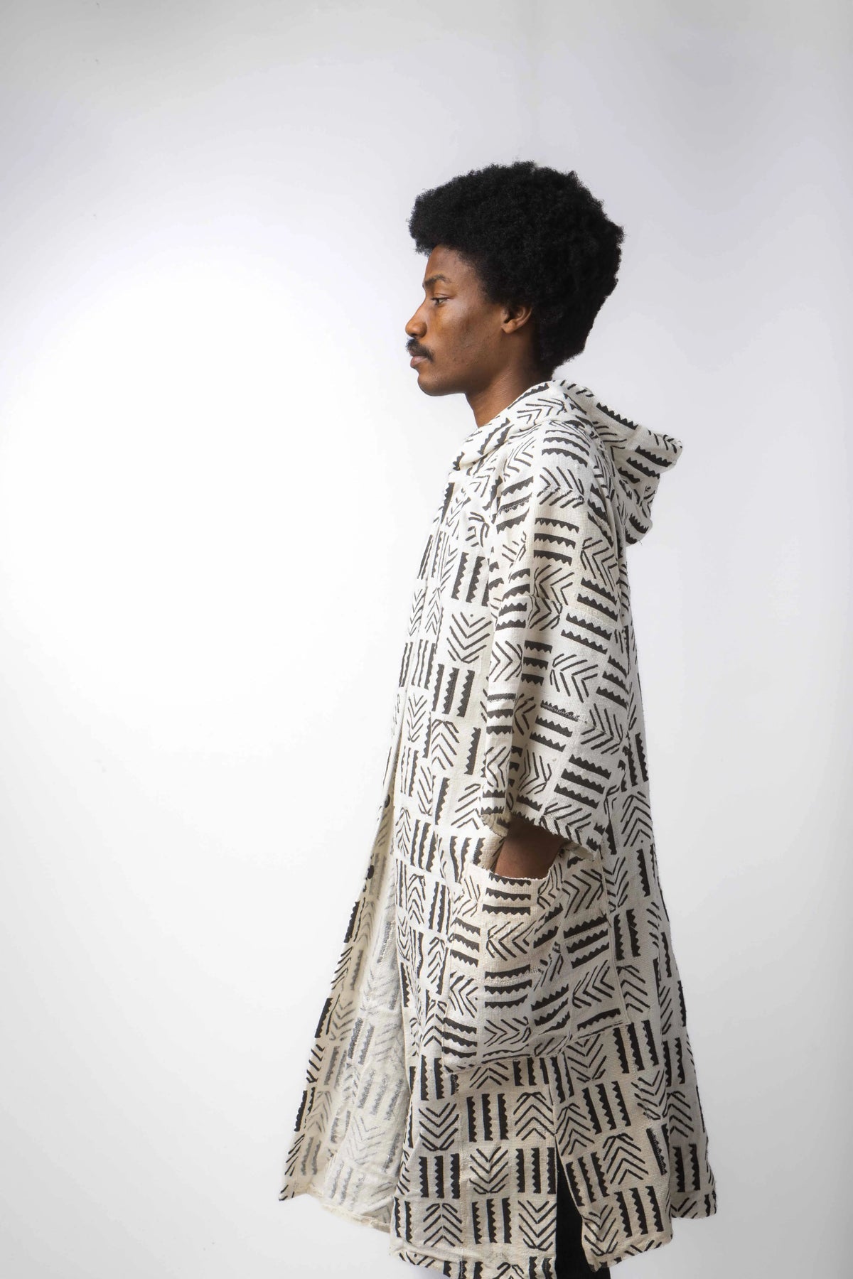 Mantello Bogolan con cappuccio Brick Road (preordine)